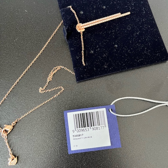 Rose gold Necklace - Picture 3 of 3